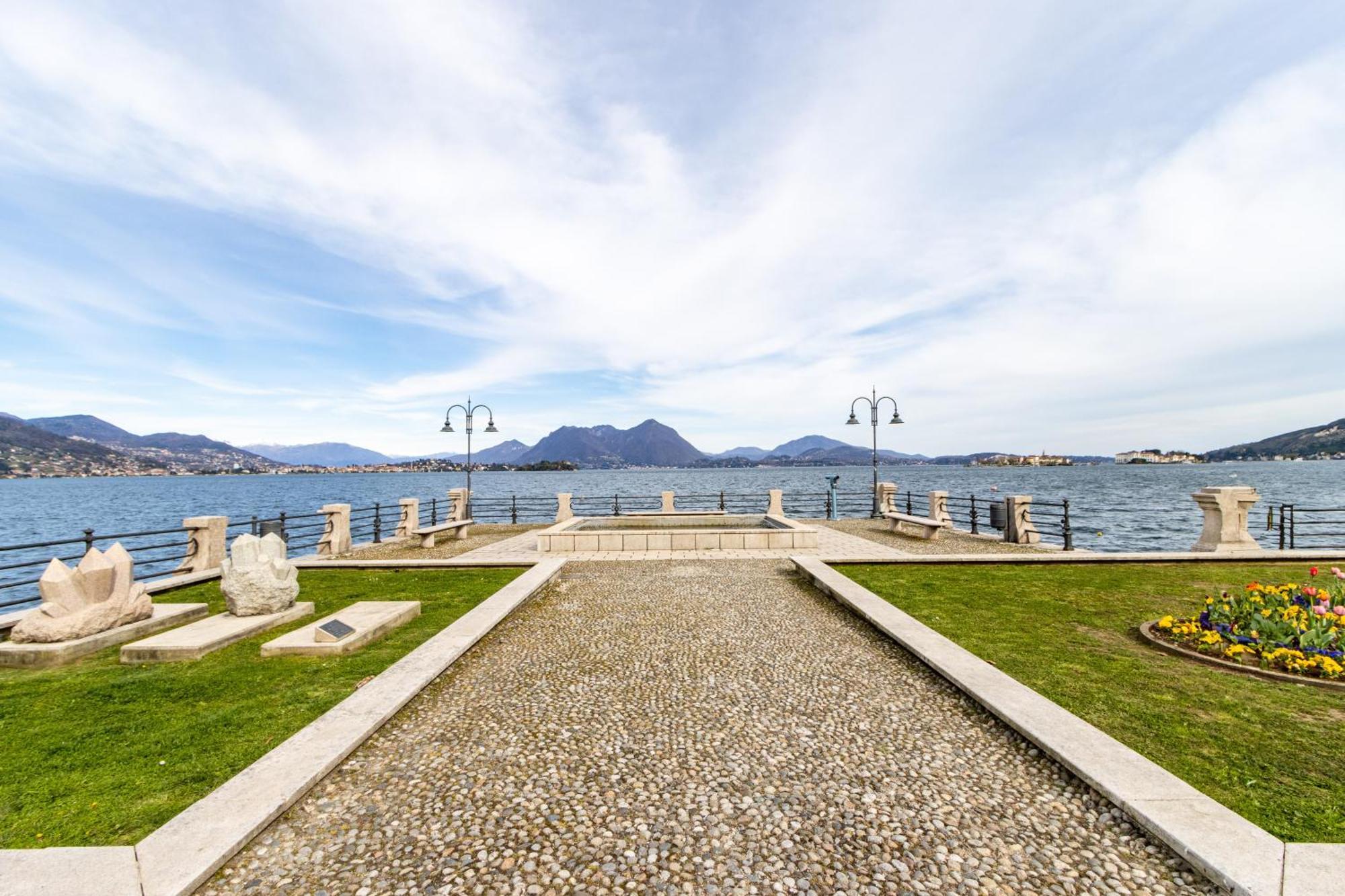 Golden Lake - Luxury Apartment ☆☆☆☆☆ - 100M From The Lake Baveno Esterno foto