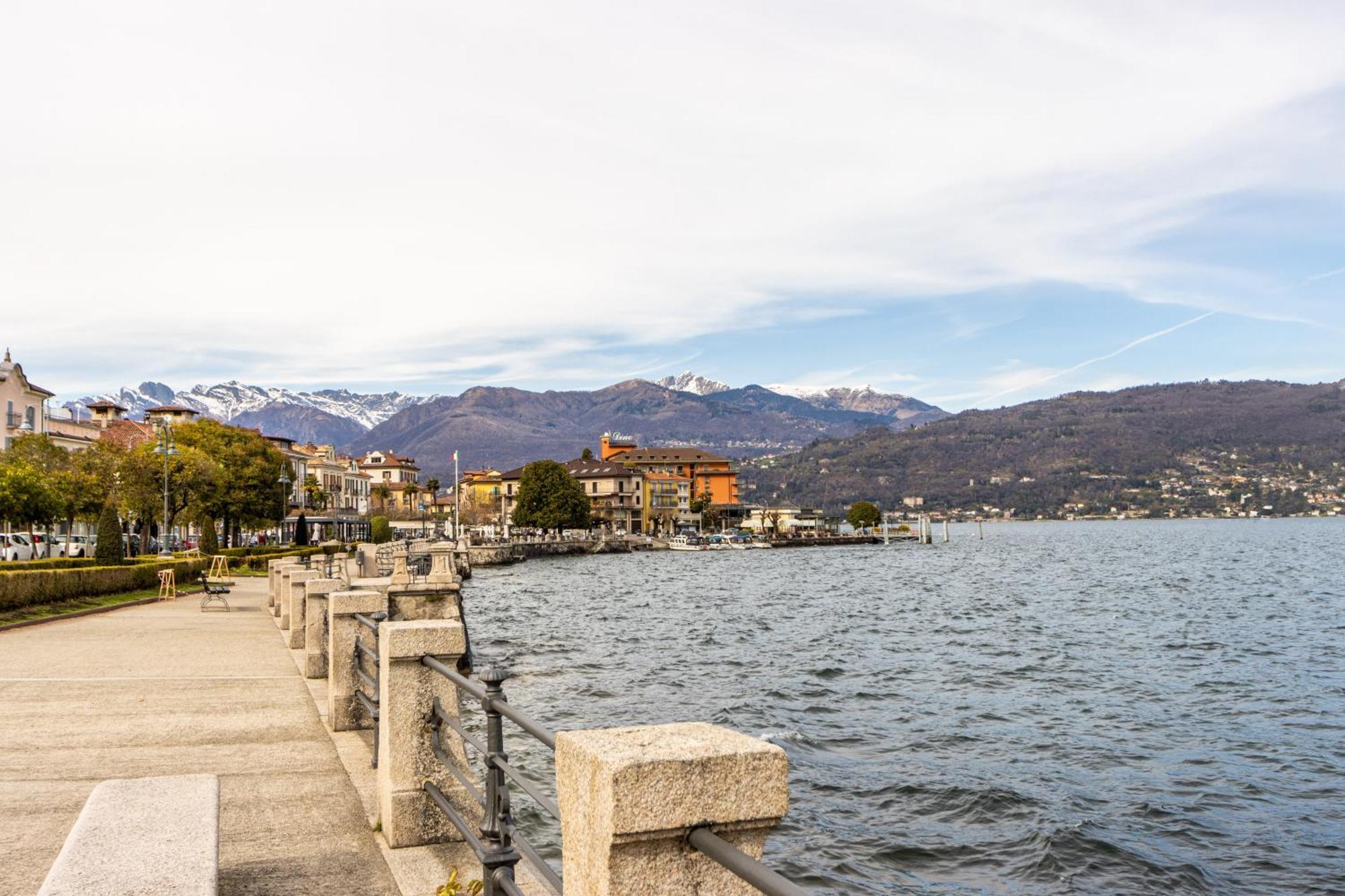 Golden Lake - Luxury Apartment ☆☆☆☆☆ - 100M From The Lake Baveno Esterno foto