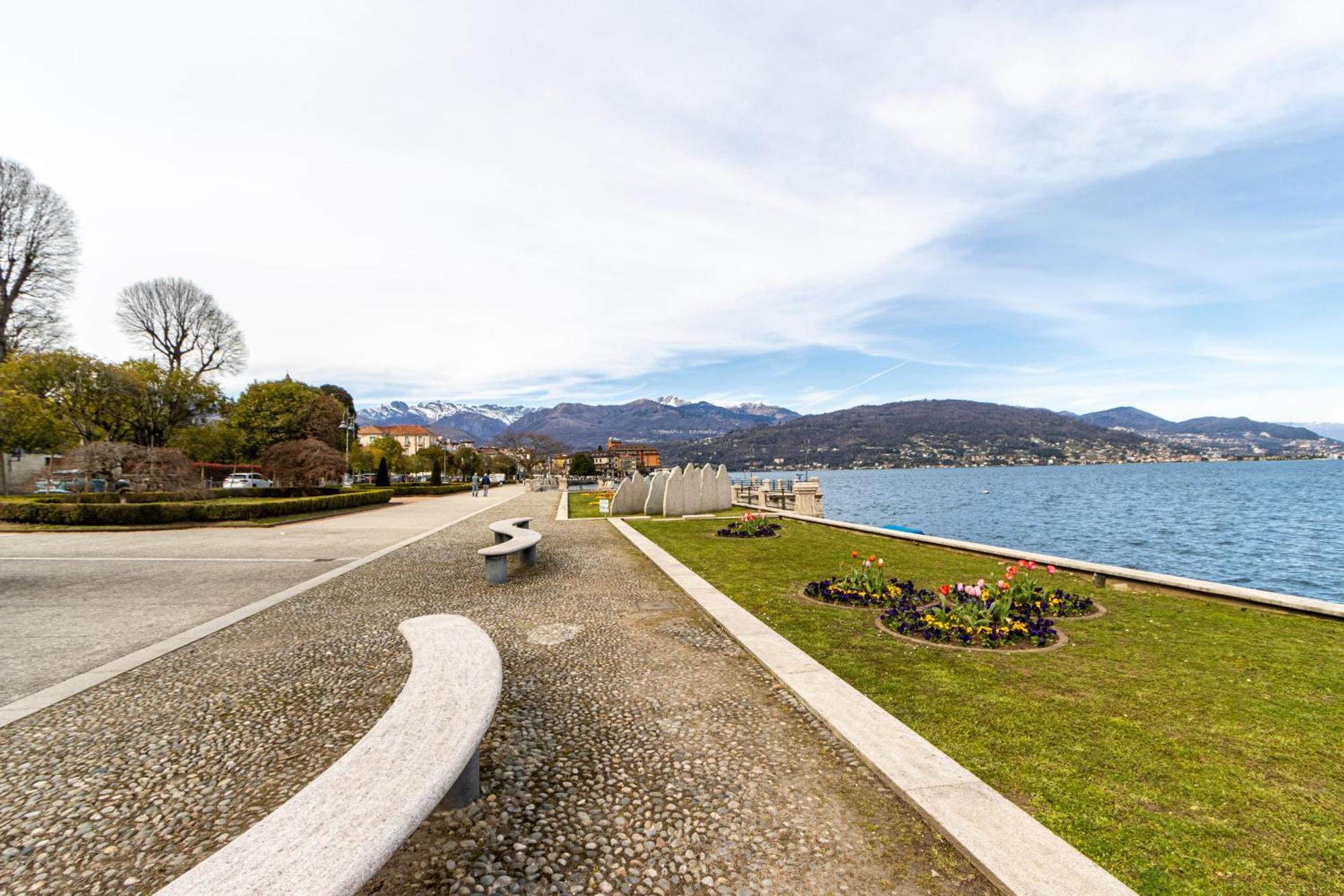Golden Lake - Luxury Apartment ☆☆☆☆☆ - 100M From The Lake Baveno Esterno foto